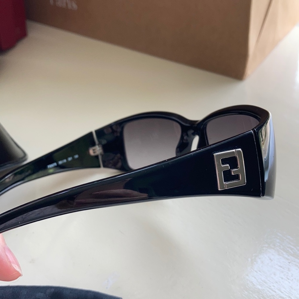 Fendi sunglasses and case - Picture 7 of 15